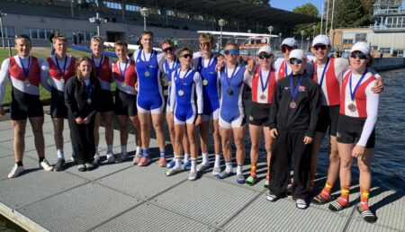 Die erfolgreichen Teams 2025 im U19- Gig-Doppelvierer der Schüler: Ratsgymnasium Osnabrück (Platz 2), Humboldtschule Hannover (Platz 1) und Bismarckschule Hannover (Platz 3).
