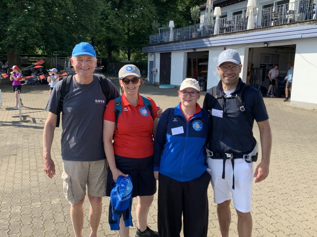 Zur Regatta erschien das Team des regionalen Landesamtes für Schule und Bildung
mit dem Beauftragten für den Schulsport Leif Bongalski (rechts)