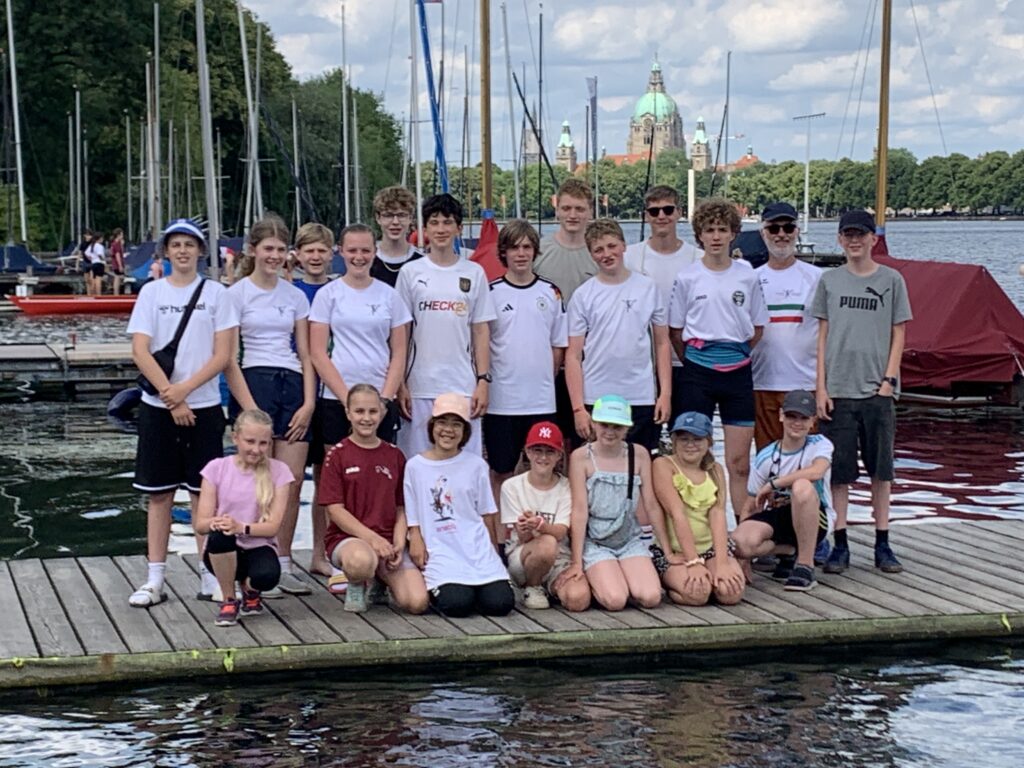 Das Team vom Gymnasium Georgianum Lingen mit den Protektoren Marcel Mentrup
und Reinhard Fink